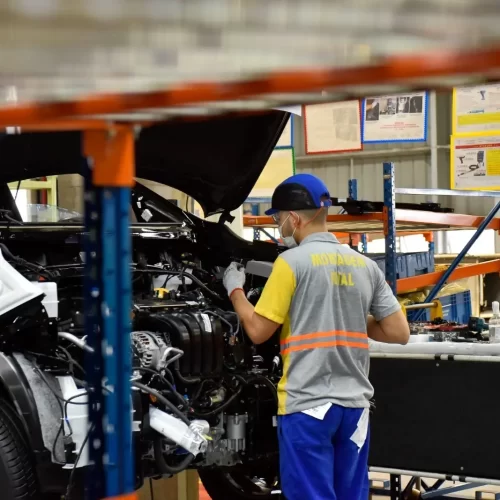 Desemprego em Goiás cai para 4,4% no segundo trimestre de 2025, aponta IBGE