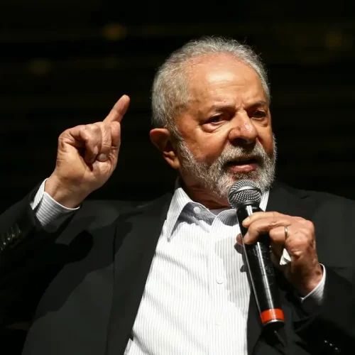 Lula antecipa 13º de aposentados e destina R$ 18 bi do pré-sal ao Minha Casa, Minha Vida
